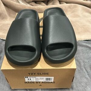Adidas Yeezy Slide Dark Onyx